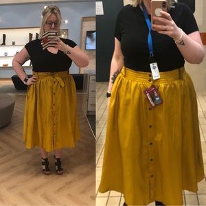 Mustard yellow full skirt w/pockets